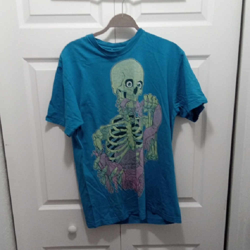 Vibrant Blue Short Sleeve Tee with Green Graphic